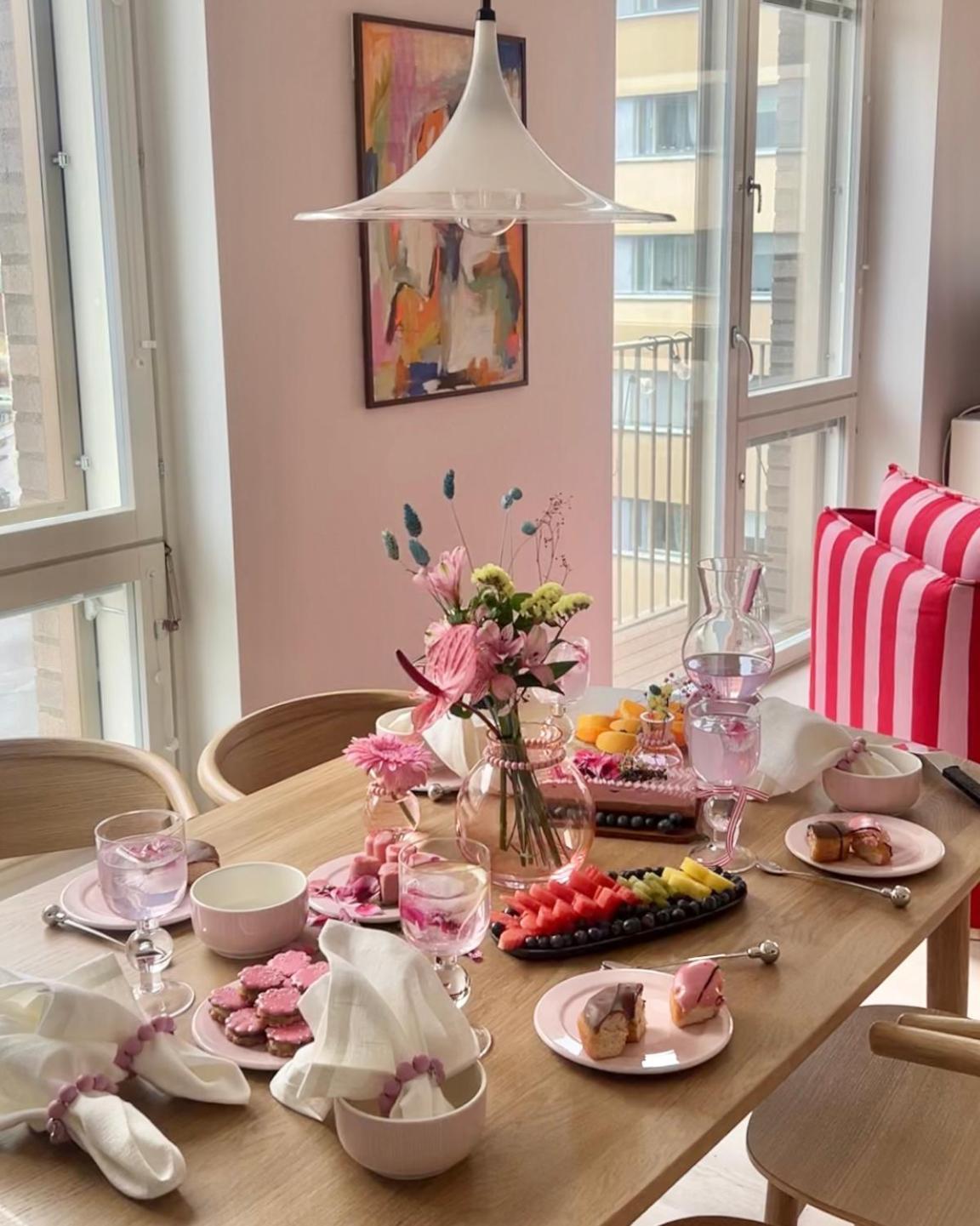 Leilighet Candy-colored Two-room With Sweet Views *